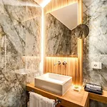 Dbh - Boutique 4*